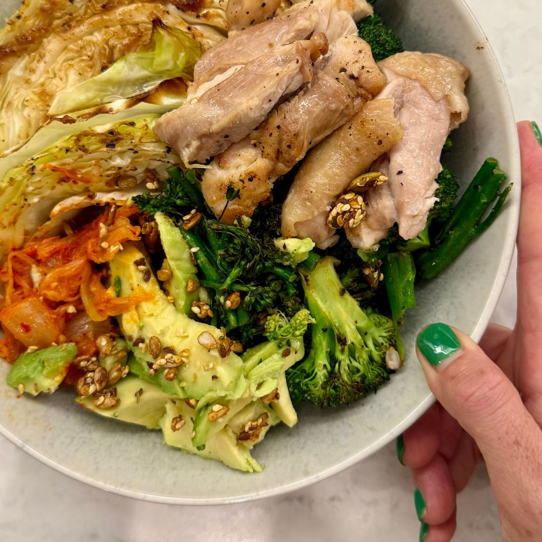 Miso Cabbage & Chicken Crunch Bowl – Hail the Kale